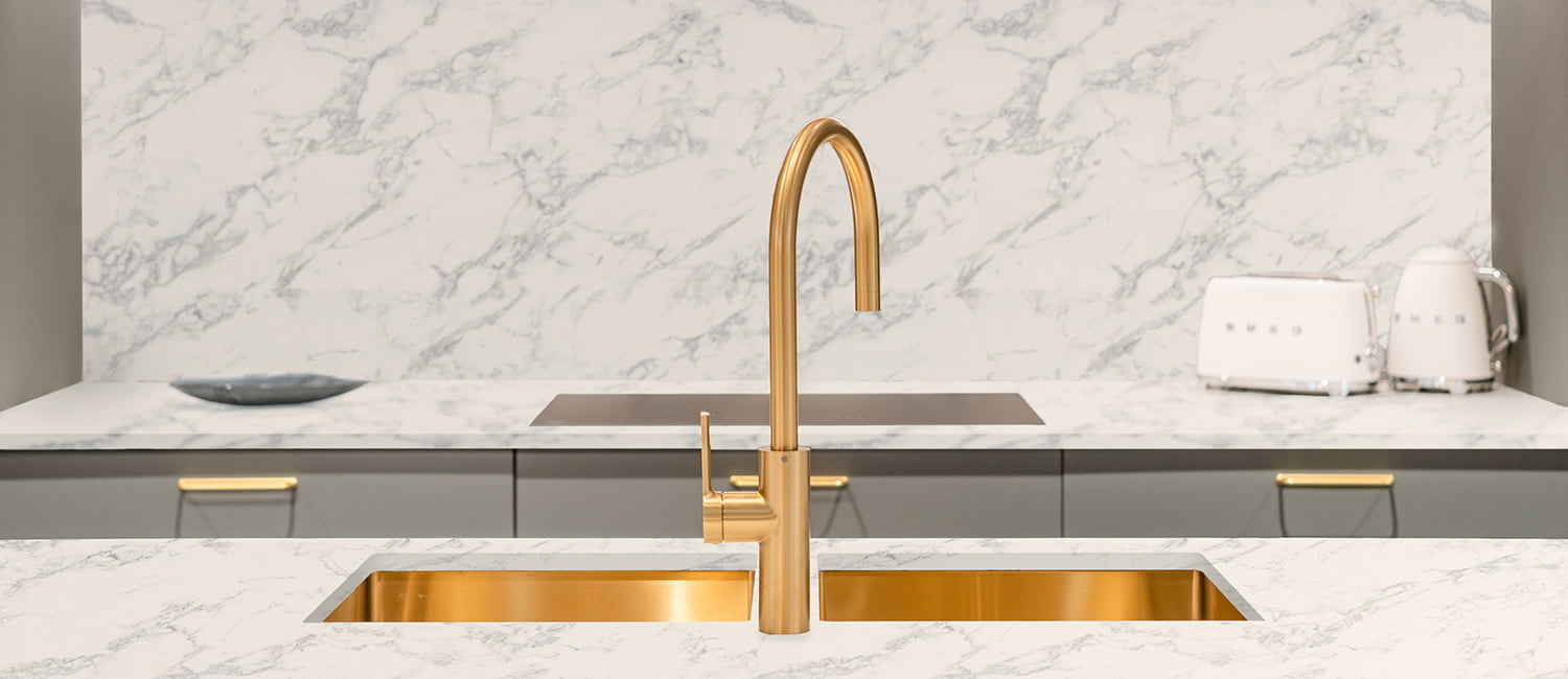 Stone design in kitchen - Carrara frosted white